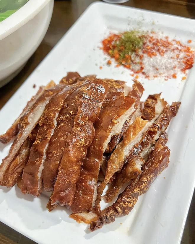 子一道“香酥肥肠”惊艳了多少岁月！冰球突破豪华版手机版90年代的老馆(图2)