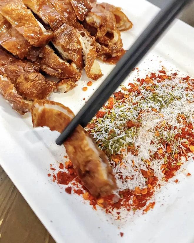 子一道“香酥肥肠”惊艳了多少岁月！冰球突破豪华版手机版90年代的老馆(图3)