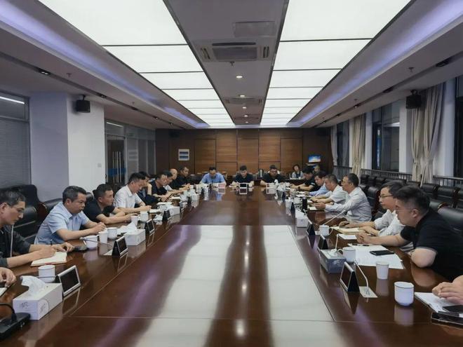 奋进的夏！ 街道书记、主任一周冰球突破游戏乘着五月的风拥抱(图6)