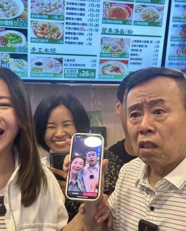 女儿吃火锅享受高级待遇获老板亲自陪吃冰球突破豪华版67岁潘长江在广东和(图13)